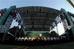 Violinist prepares for Met Opera performance in Prospect Park