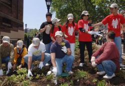 Commissioner Benepe works with volunteers at an It's My Park Day at Sara D. Roosevelt Park. 