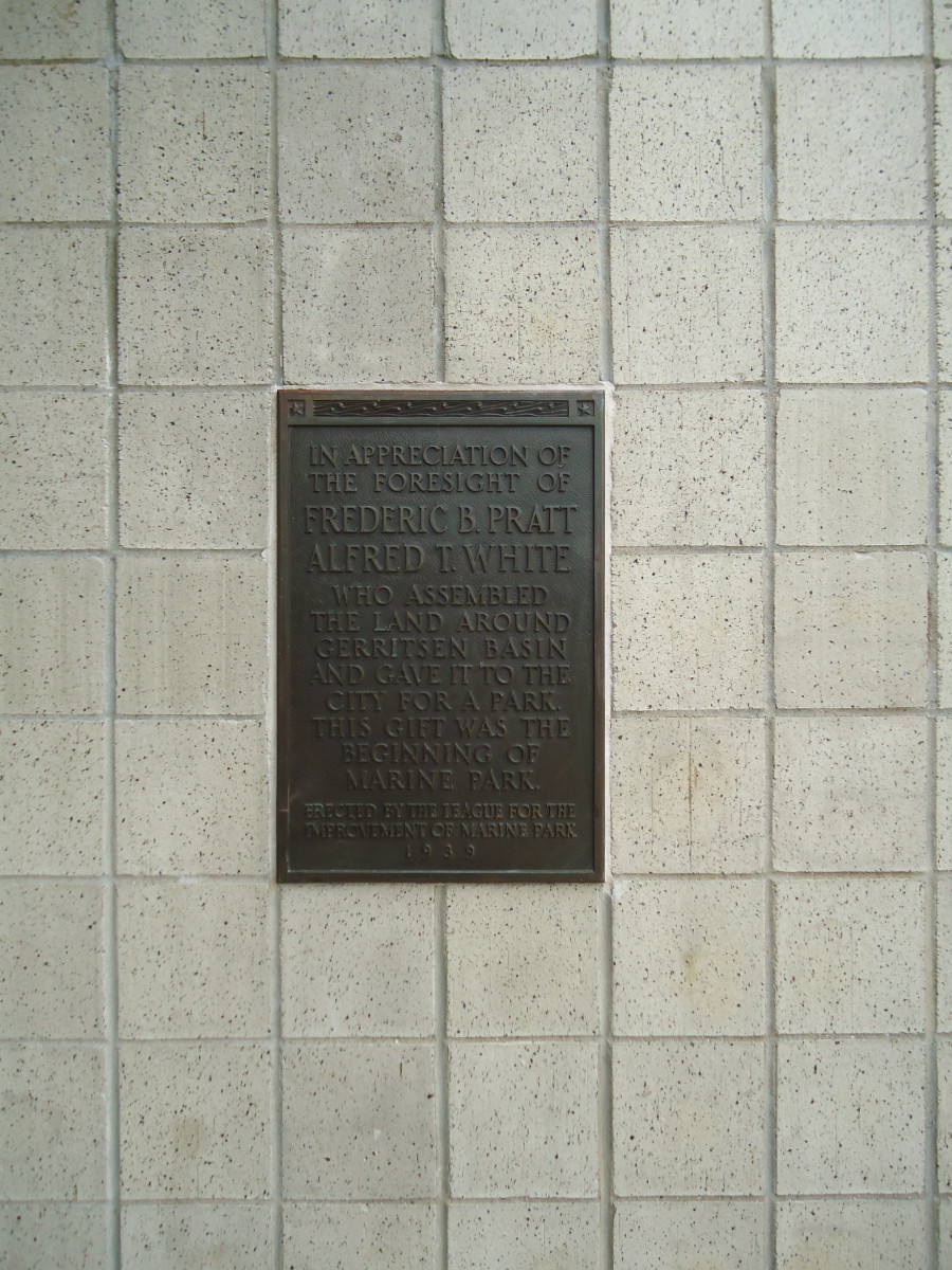 Pratt and White Memorial Plaque