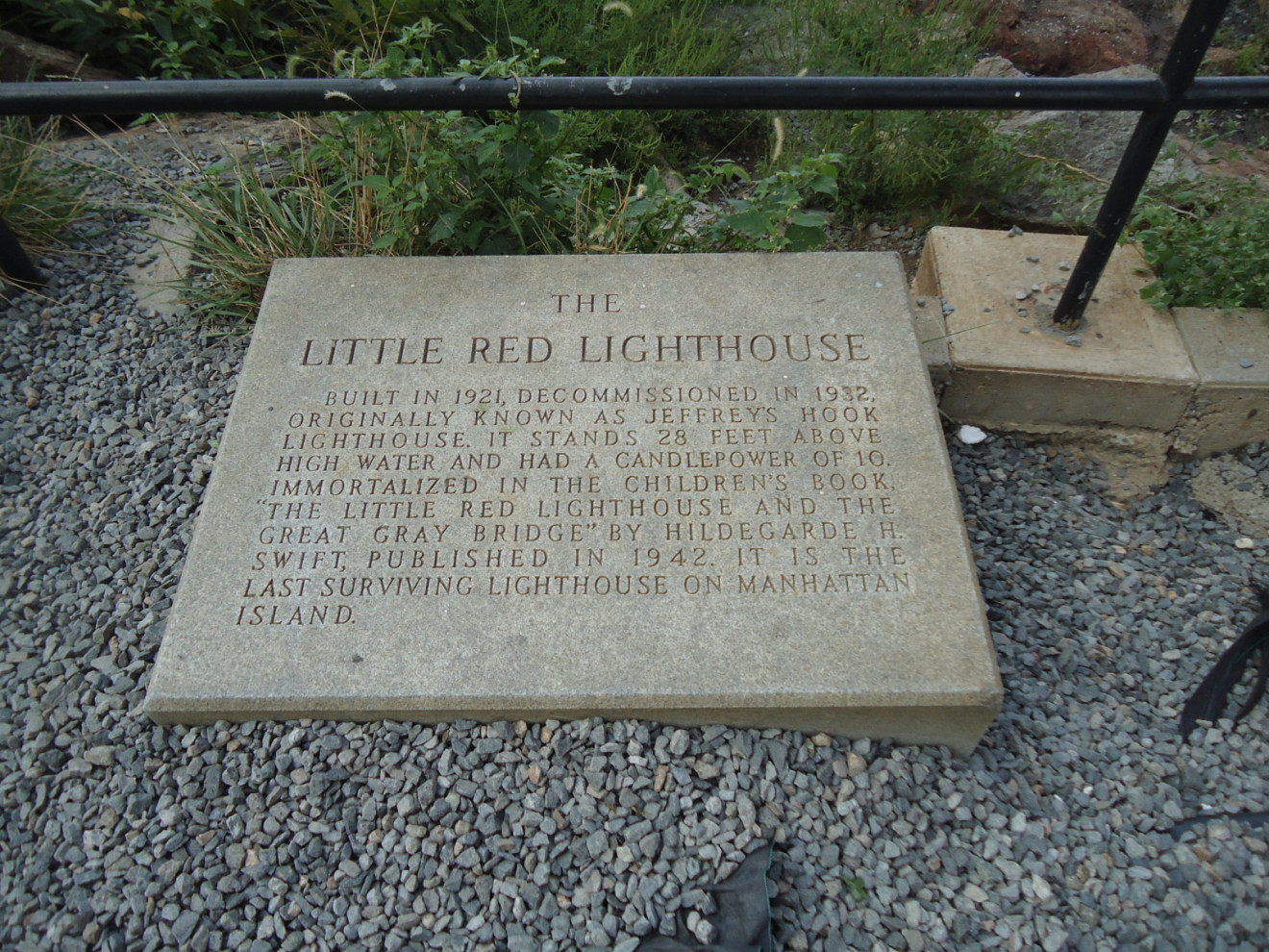 Jeffrey's Hook Lighthouse Plaque