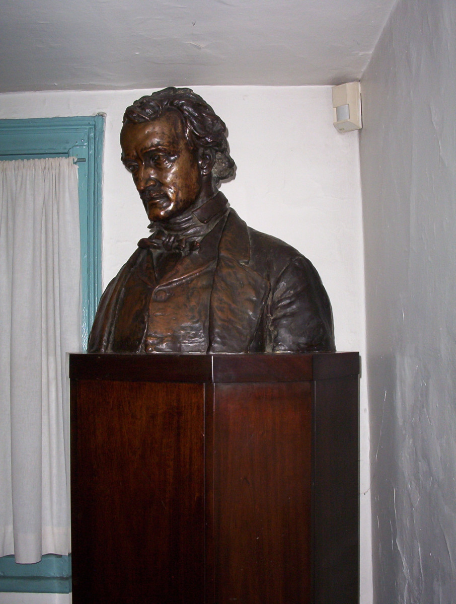 Portrait bust, pedestal