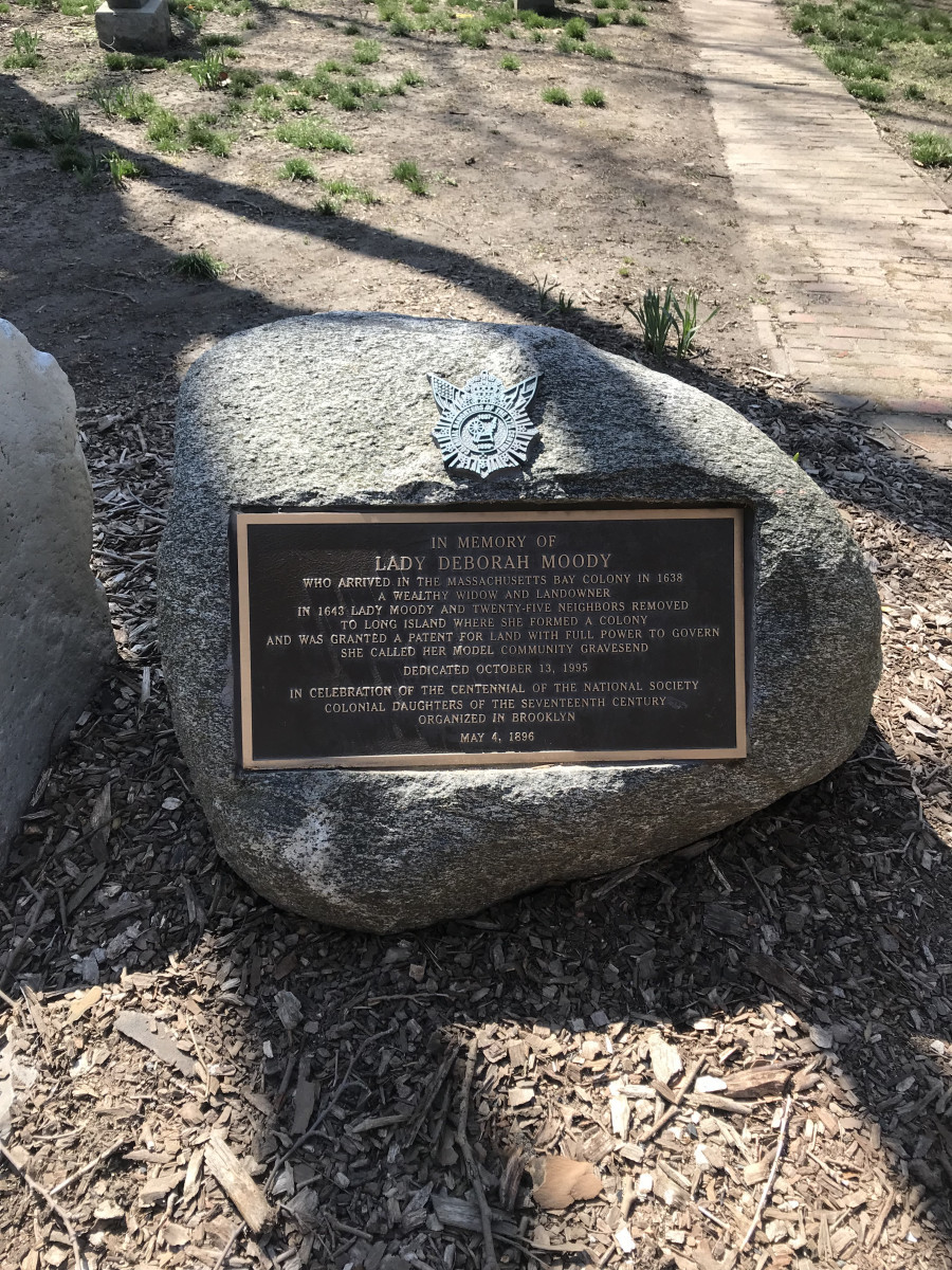 Bronze seal and plaque on a boulder