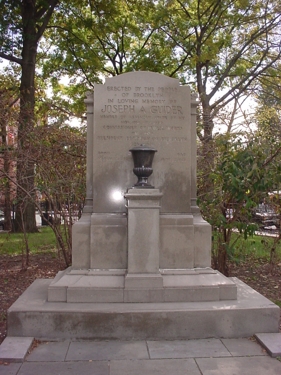 Urn on pedestal