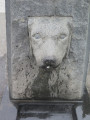 Drinking fountain with basin in form of dog