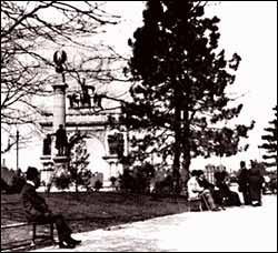 Photo of Soldiers and Sailors Memorial Arch, ca. 1901