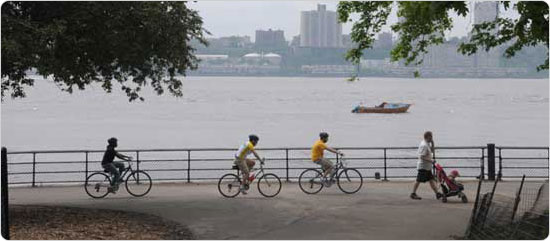 Bicyclists in Riverside Park South, May 9, 2009. Photo by Daniel Avila.