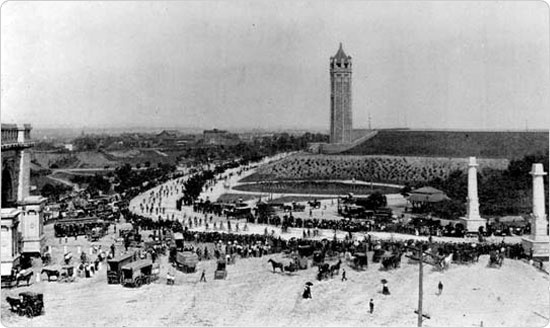 A bicycle parade passes through the Park Plaza entrance, circa 1895. Source: 35th Annual Report of the Department of Parks of the City of Brooklyn for the Year 1895.