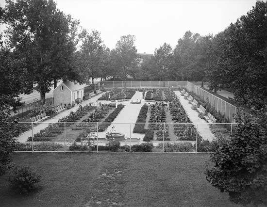 August 24, 1936 image of the Highland Park Children's Garden.