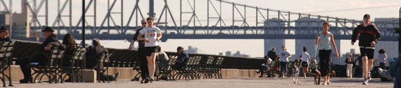 People running near Carl Schurz Park