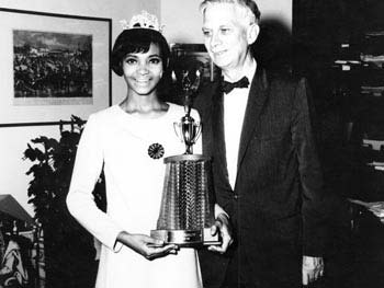 Miss Harlem and Parks Commissioner Heckscher, the Arsenal, Central Park, 1967