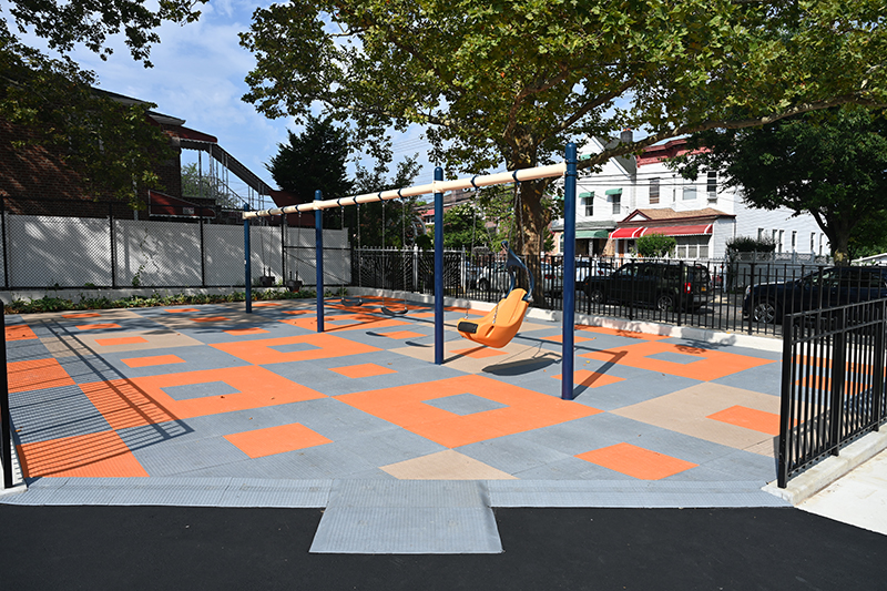 Campo De Basquete Perto De Um Playground Brooklyn Ny Usa Foto Editorial -  Imagem de blecaute, cidade: 251140546